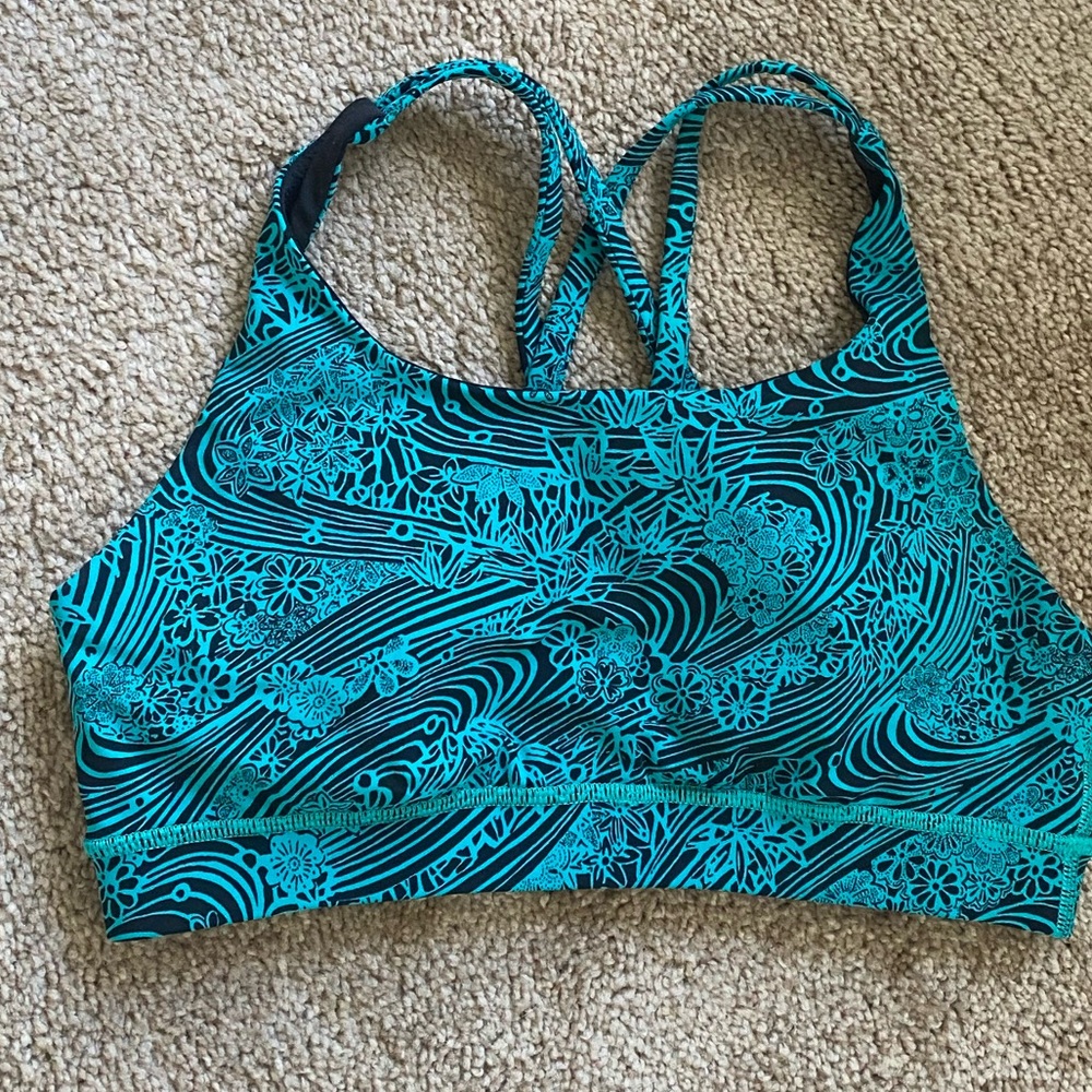 Lululemon sports bra size 6